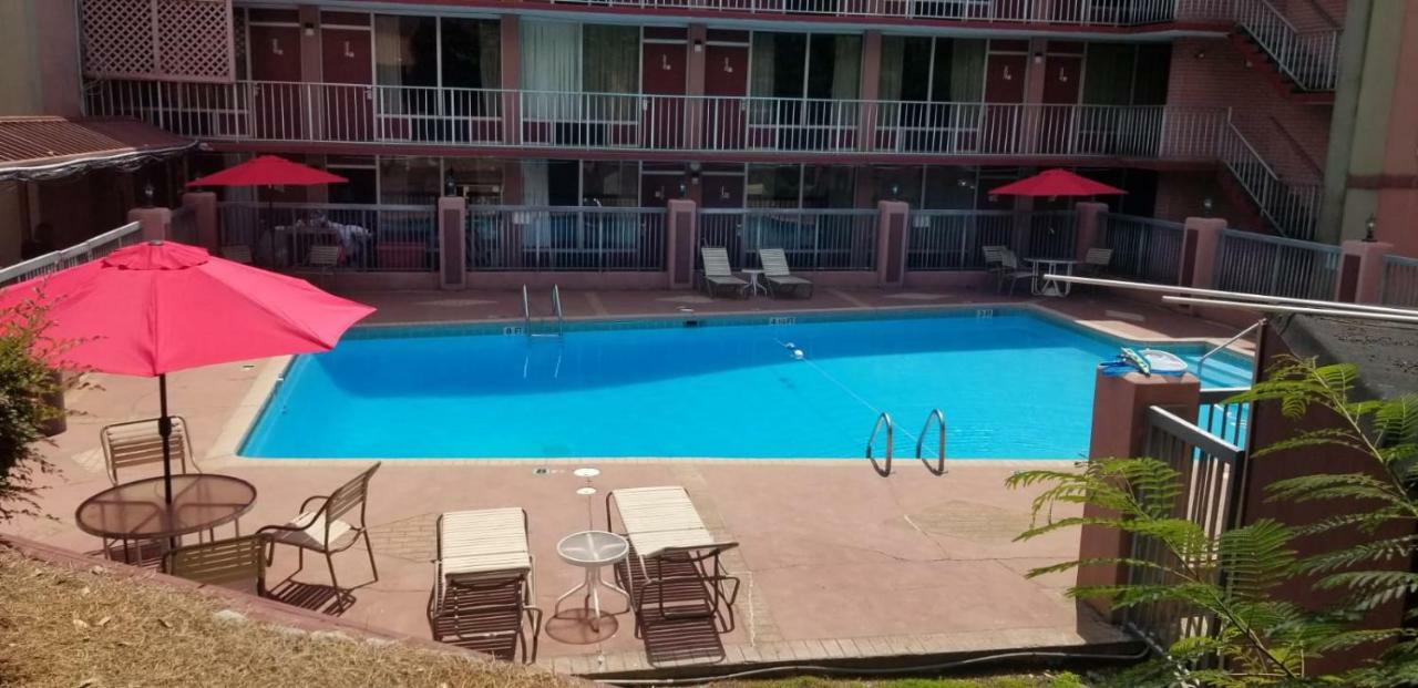 Budgetel Inn And Suites Бірмінгем Екстер'єр фото